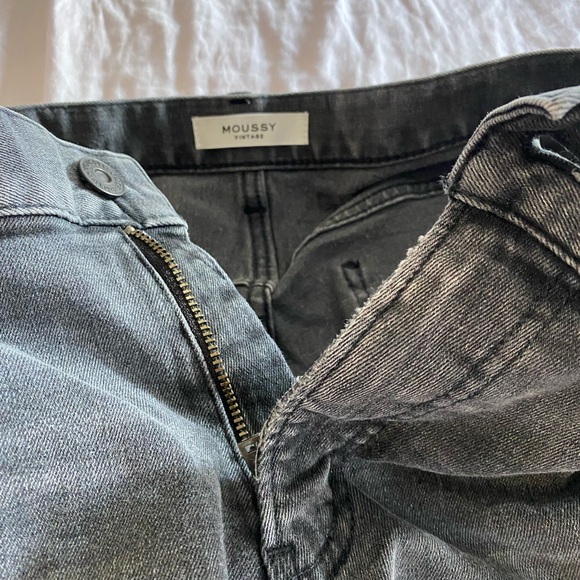 Size 29 dark grey relaxed slim fit Moussy Vintage ankle jeans, barely worn - Picture 8 of 8